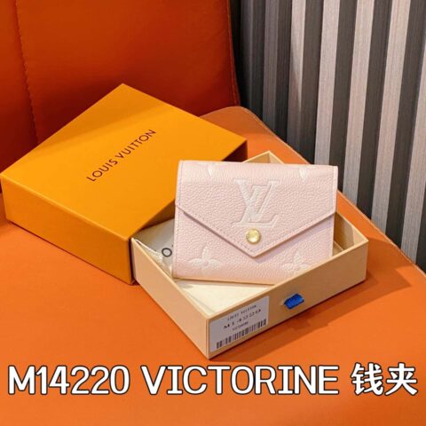【原单精品】M14220粉色丝印 全皮三折钱包 VICTORINE 钱夹