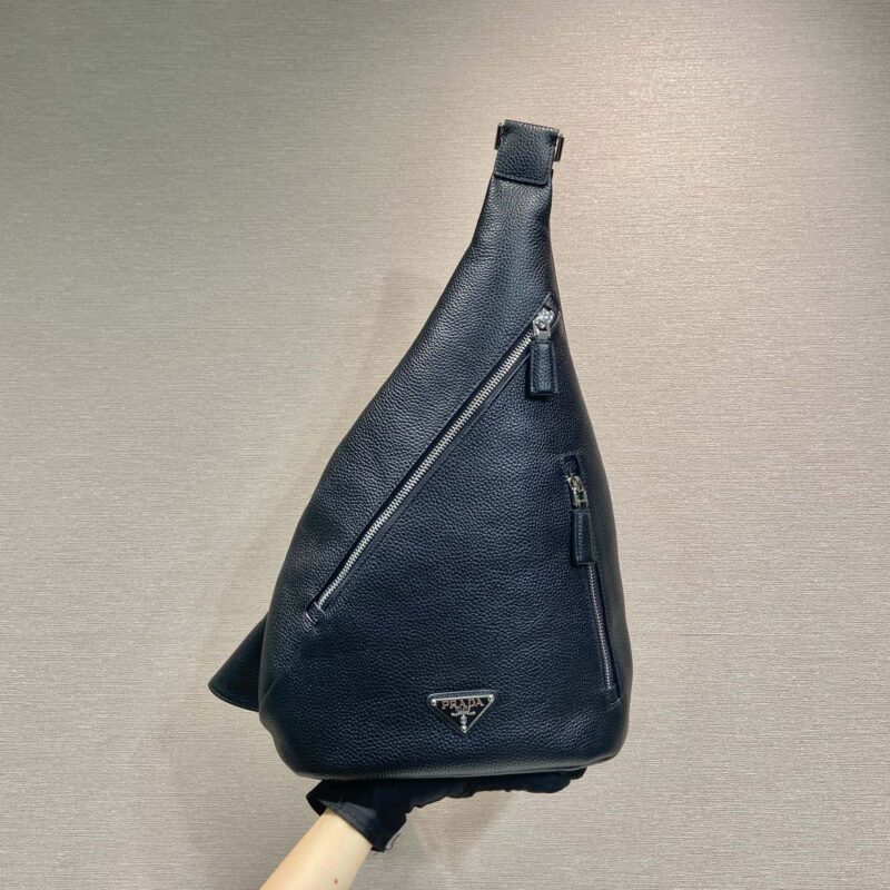 PRADA🎉新款胸包🎉2VZ092A全皮🎉黑色