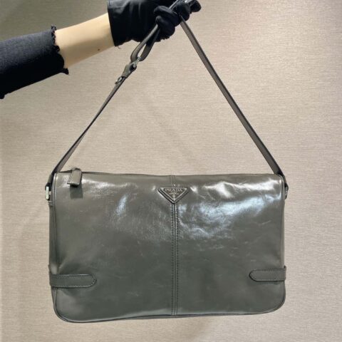 PRADA🎉新品油腊皮🎉2VH187邮差包🎉🎉