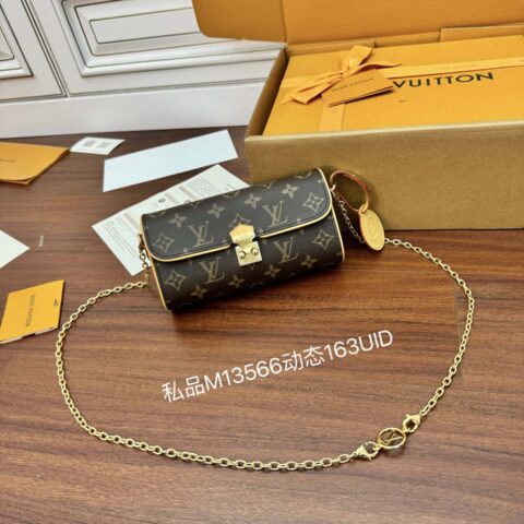 LV M13566 Pochette Camille