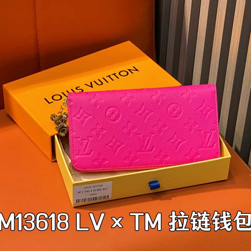 【原单精品】M13618玫红白彩 单拉链钱包 LV × TM 拉链钱包