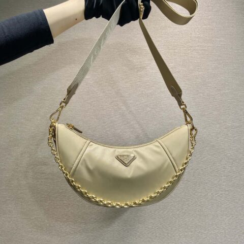 PRADA🎉新品月牙包🎉1BH222多功能🎉🎉杏色