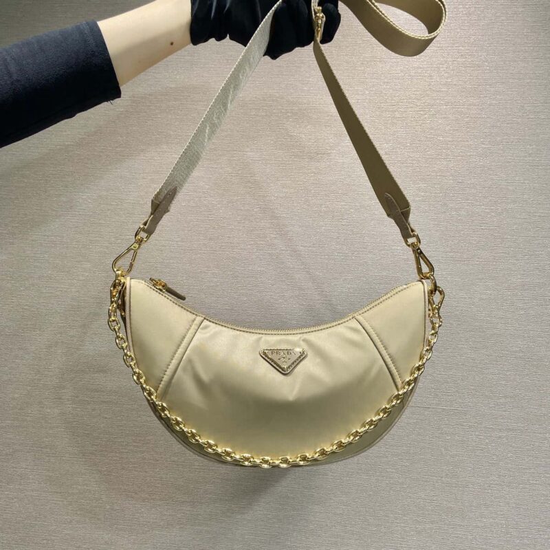 PRADA🎉新品月牙包🎉1BH222多功能🎉🎉杏色