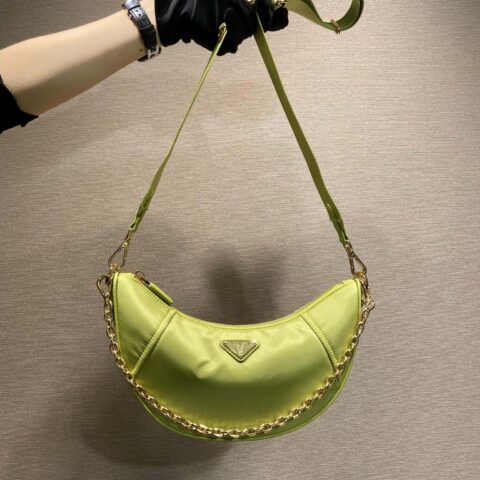 PRADA🎉新品月牙包🎉1BH222多功能🎉🎉绿色