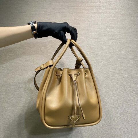 PRADA🎉新款水桶包🎉1BE087🎉🎉 焦糖色