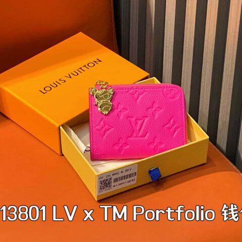 【原单精品】M13801玫红白彩 零钱钱包 LV x TM Portfolio Noah Compact 钱包