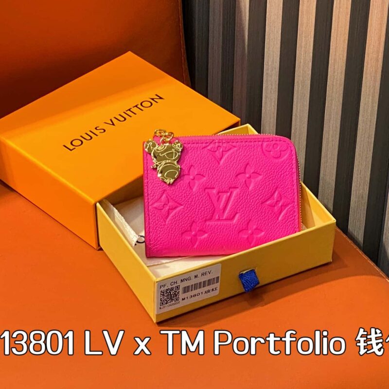 【原单精品】M13801玫红白彩 零钱钱包 LV x TM Portfolio Noah Compact 钱包