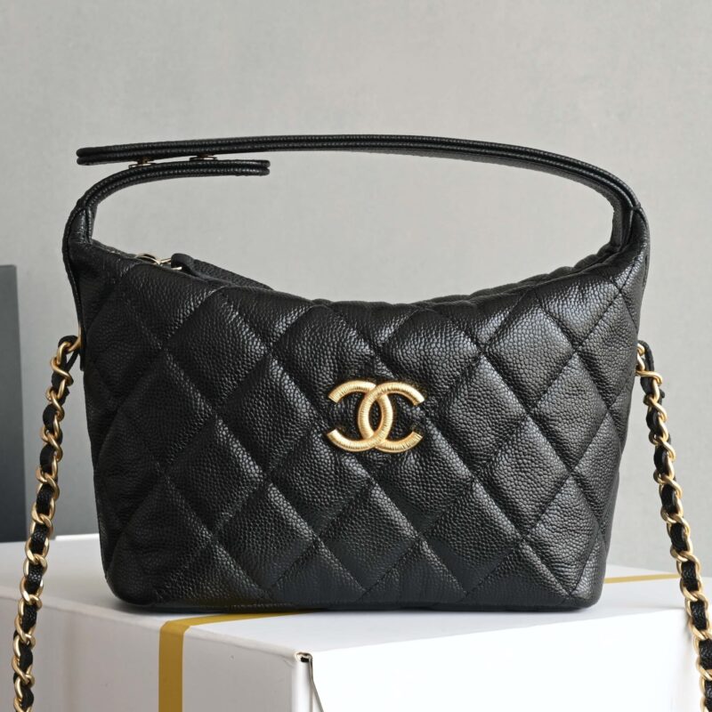 CHANEL 拉丝大金扣手提𝗁𝗈𝖻𝗈饭盒包 AP4484黑色
