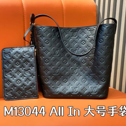 【原单精品】M13044黑色 全皮压花水桶包 All In 大号手袋 本款 All In 大号手袋