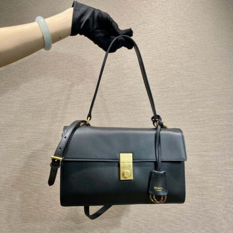 PRADA🎉新品走秀款🎉1BN023小牛皮🎉🎉黑色