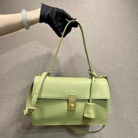 PRADA🎉新品走秀款🎉1BN023小牛皮🎉🎉牛油果绿