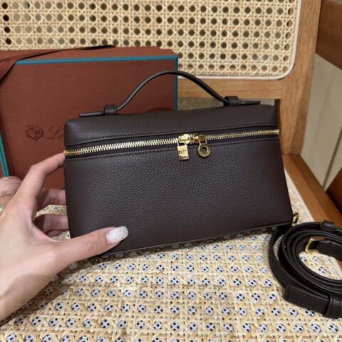 Loro Piana 二代Extra Pocket L19手拿包 FAN4046巧克力棕金扣