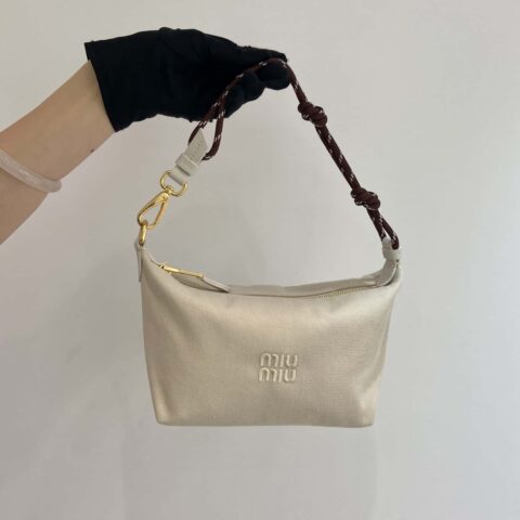 MIUMIU🎉新品🎉5NE841饭盒包🎉🎉白色