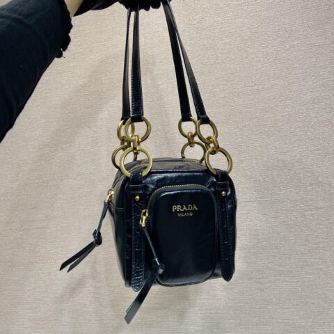 PRADA 新品油腊皮 1BB137小号