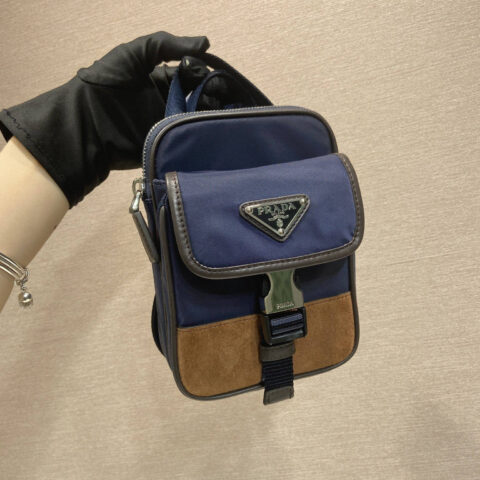 PRADA 新品手机胸包 2ZH194