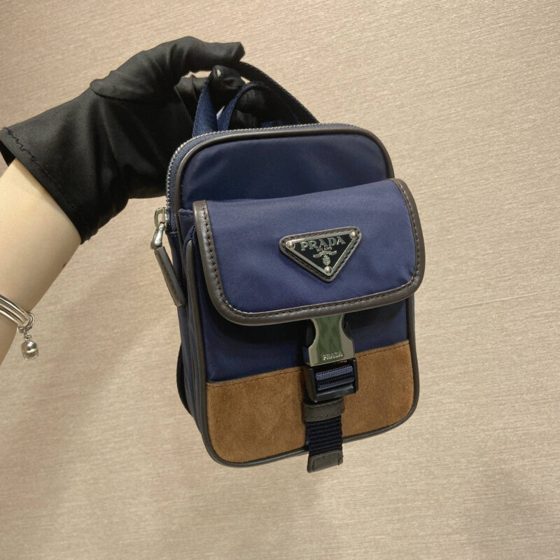 PRADA 新品手机胸包 2ZH194