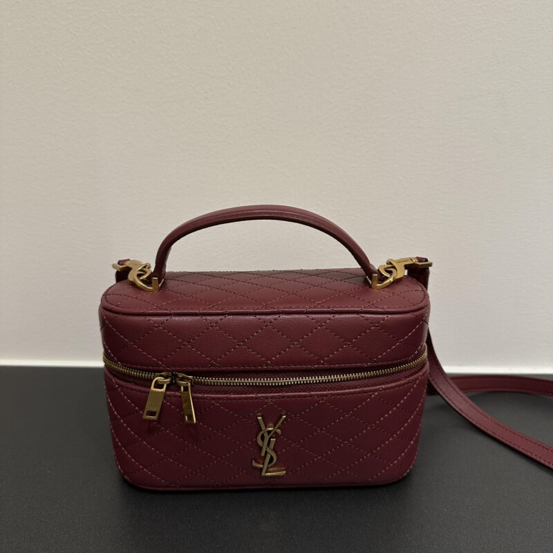 YSL 𝗚𝗔𝗕𝗬 𝗩𝗔𝗡𝗜𝗧𝗬迷你羊皮手拿包 766731酒红色