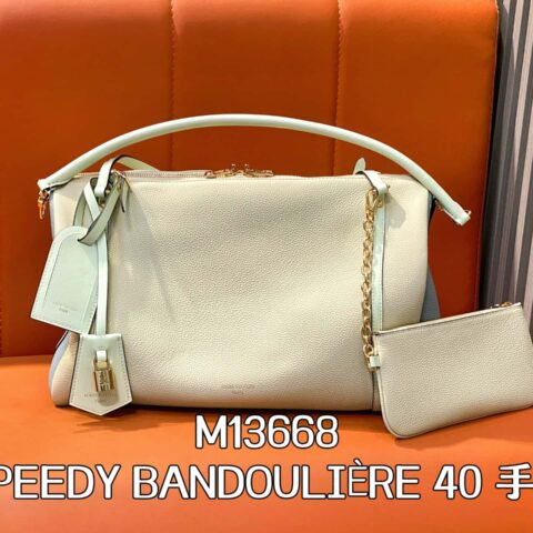 【原单精品】M13668奶昔白 全皮speedy枕头包 SPEEDY BANDOULIÈRE 40 手袋