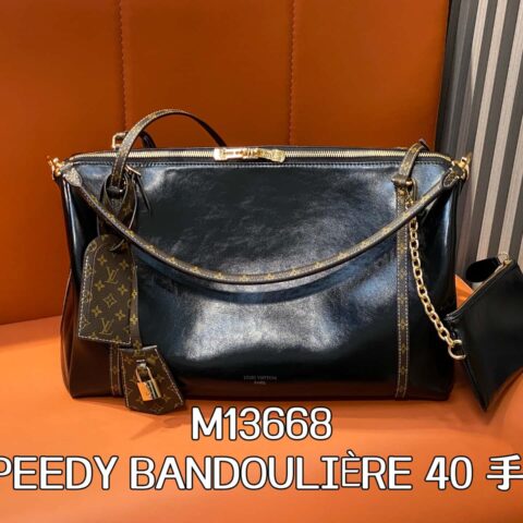 【原单精品】M13668黑色油腊皮 全皮speedy枕头包 SPEEDY BANDOULIÈRE 40 手袋