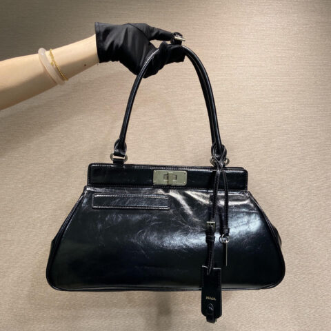 PRADA 新品1BG569油腊皮 黑色