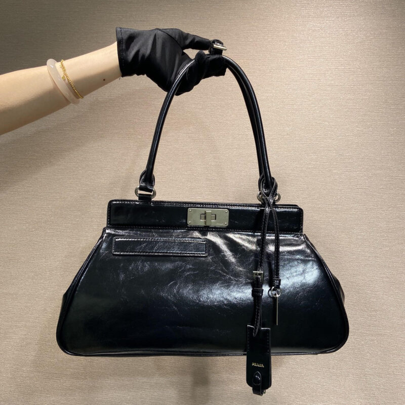 PRADA 新品1BG569油腊皮 黑色