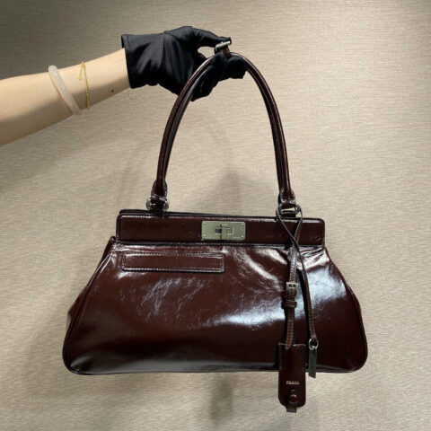 PRADA 新品1BG569油腊皮 酒红
