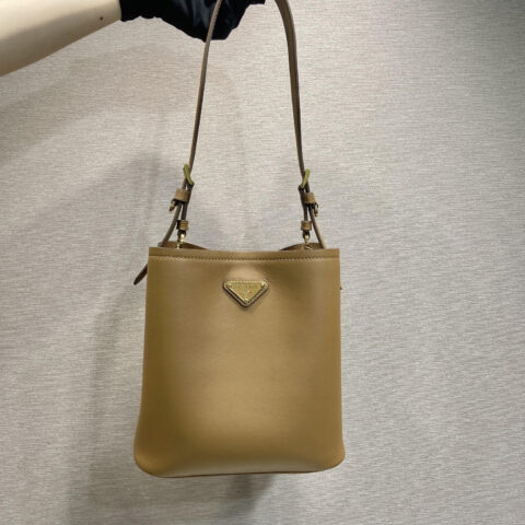 PRADA 新品1BE080水桶包 焦糖色