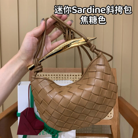 BV 迷你Sardine斜挎包 744267焦糖色