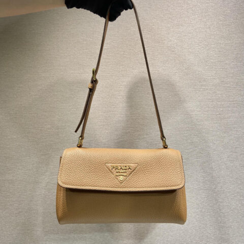 PRADA 新品1BN022 棕色