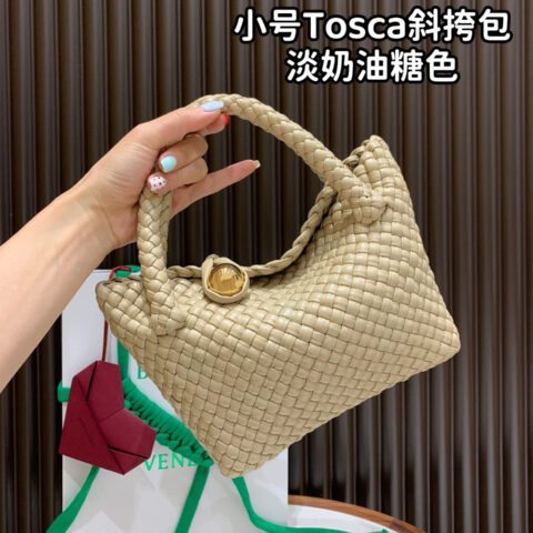 BV 小号Tosca斜挎包 776755 淡奶油糖色