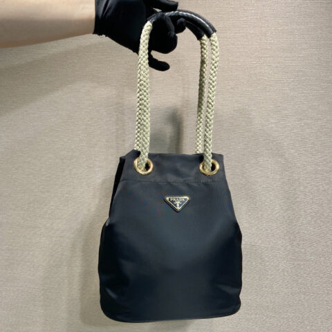 prada 新款水桶包1BE082走秀款 黑色