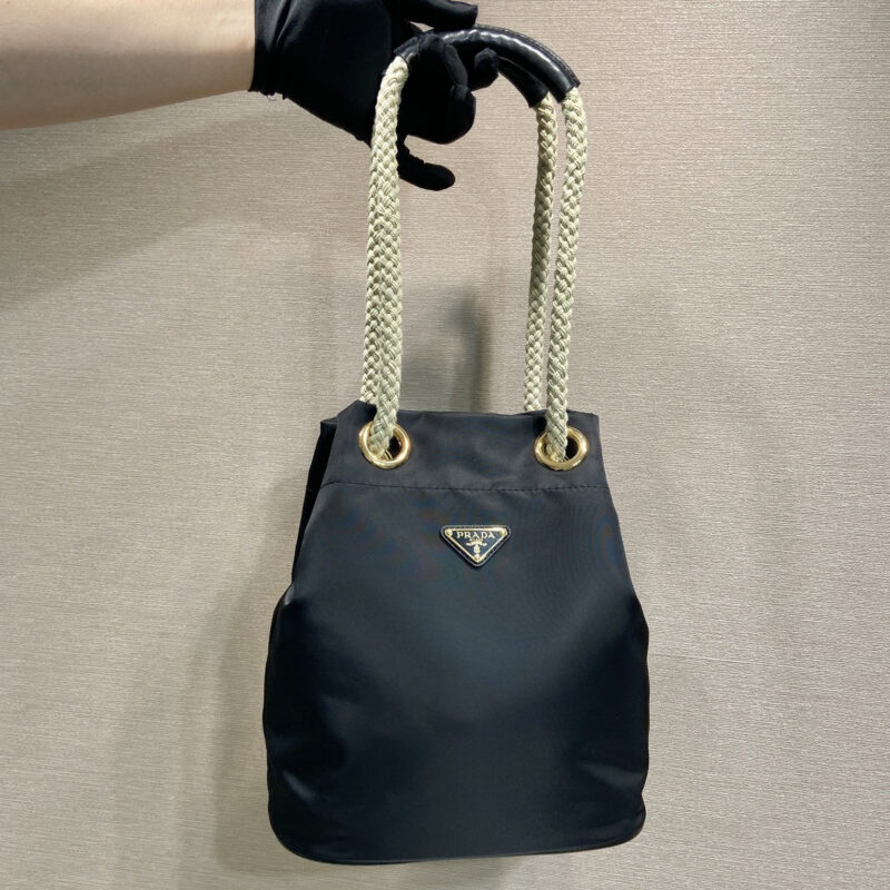 prada 新款水桶包1BE082走秀款 黑色