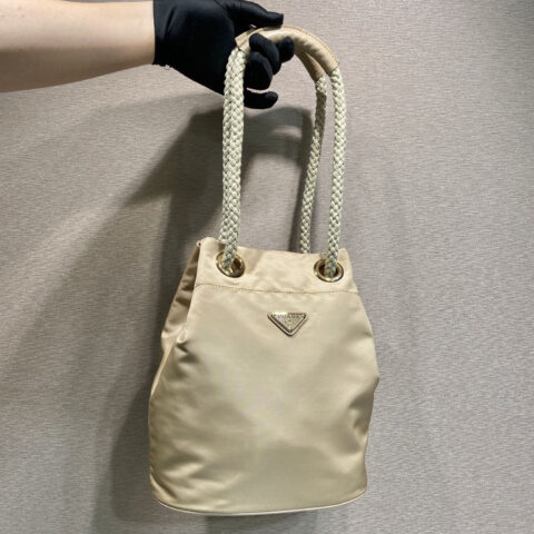 prada 新款水桶包1BE082走秀款 杏色