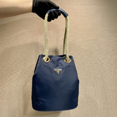 prada 新款水桶包1BE082走秀款 蓝色