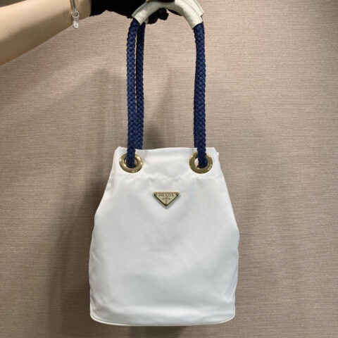 prada 新款水桶包1BE082走秀款 白色