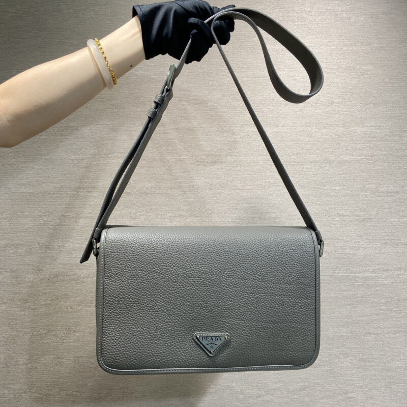 PRADA🎉新款邮差包🎉2VD075🎉🎉灰色