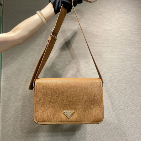 PRADA🎉新款邮差包🎉2VD075🎉🎉焦糖色