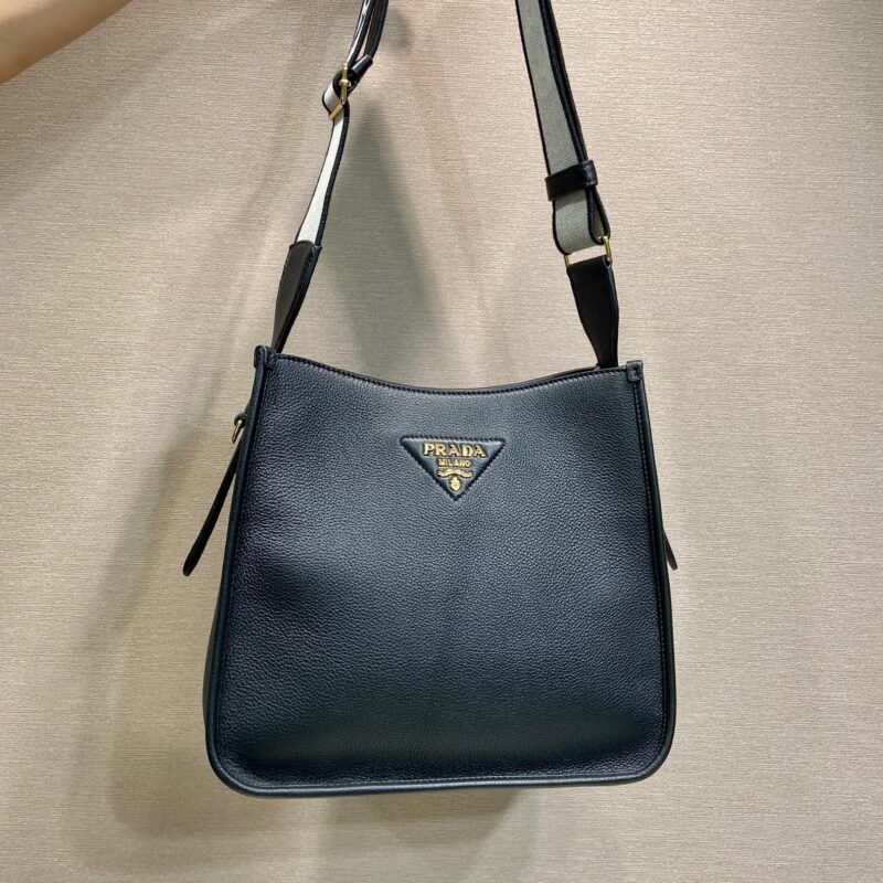 PRADA👏新款织物斜跨包👏1BC073-1/大号tote包 黑色