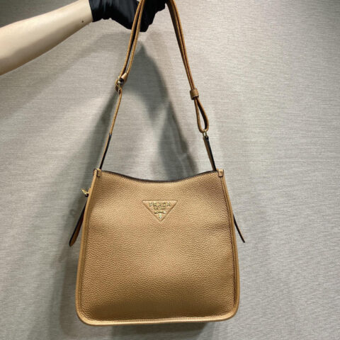 PRADA👏新款织物斜跨包👏1BC073-1/大号tote包 焦糖色