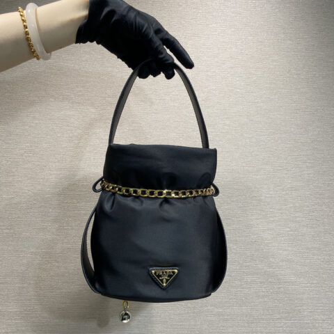 PRADA🎉新品走秀款🎉1BE088发财小水桶🎉🎉黑色