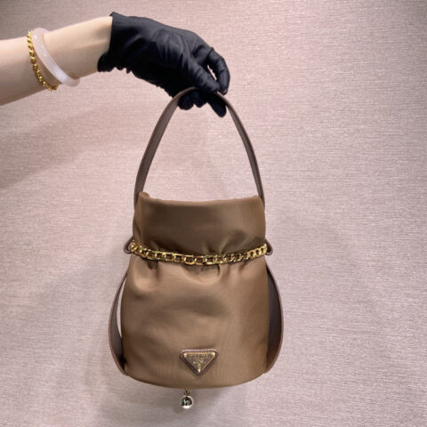 PRADA🎉新品走秀款🎉1BE088发财小水桶🎉🎉咖色
