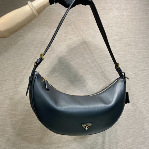 PRADA🎉新品🎉1BC255腋下包🎉🎉黑色