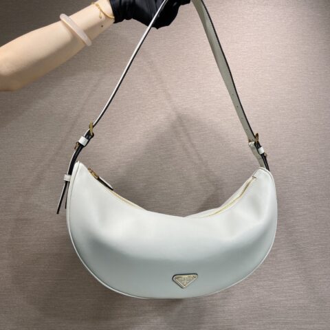 PRADA🎉新品🎉1BC255腋下包🎉🎉白色
