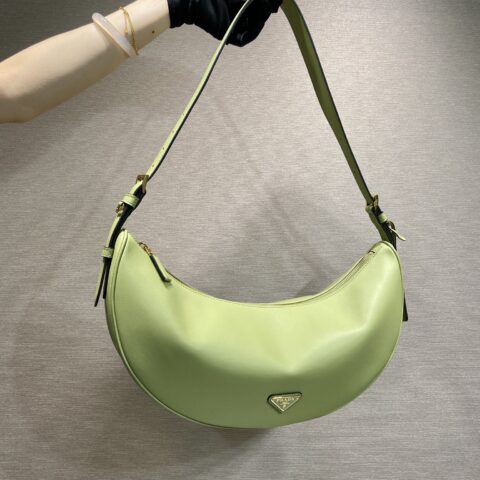 PRADA🎉新品🎉1BC255腋下包🎉🎉牛油果绿