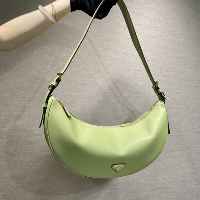 PRADA🎉新品🎉1BC255腋下包🎉🎉牛油果绿