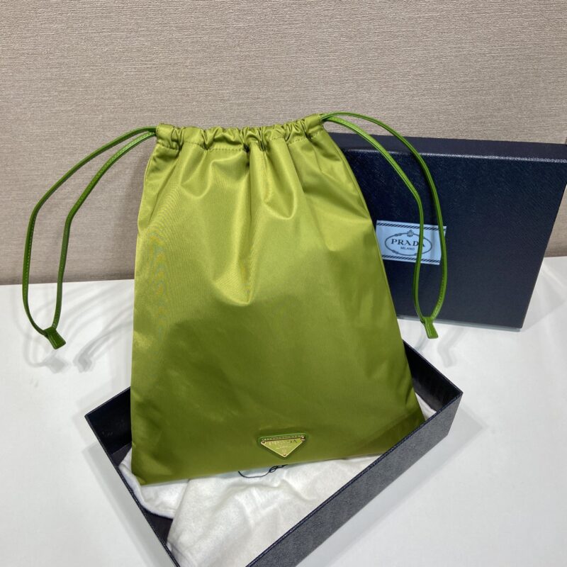 PRADA🎉新品手包🎉1NK001抽绳小袋🎉绿色