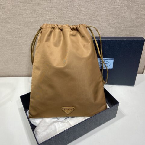 PRADA🎉新品手包🎉1NK001抽绳小袋🎉焦糖色