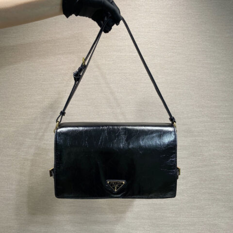 PRADA🎉新品油腊皮🎉🎉1BD385大号🎉