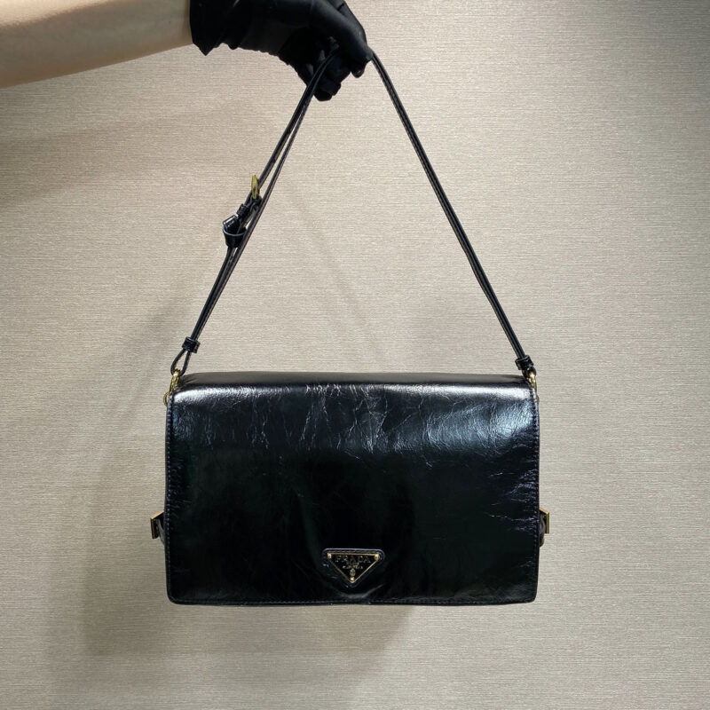 PRADA🎉新品油腊皮🎉🎉1BD385大号🎉