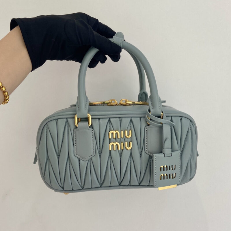 MIUMIU 羊皮纹理复古矩形包 | 皮革保龄球包 5BB142雾霾蓝